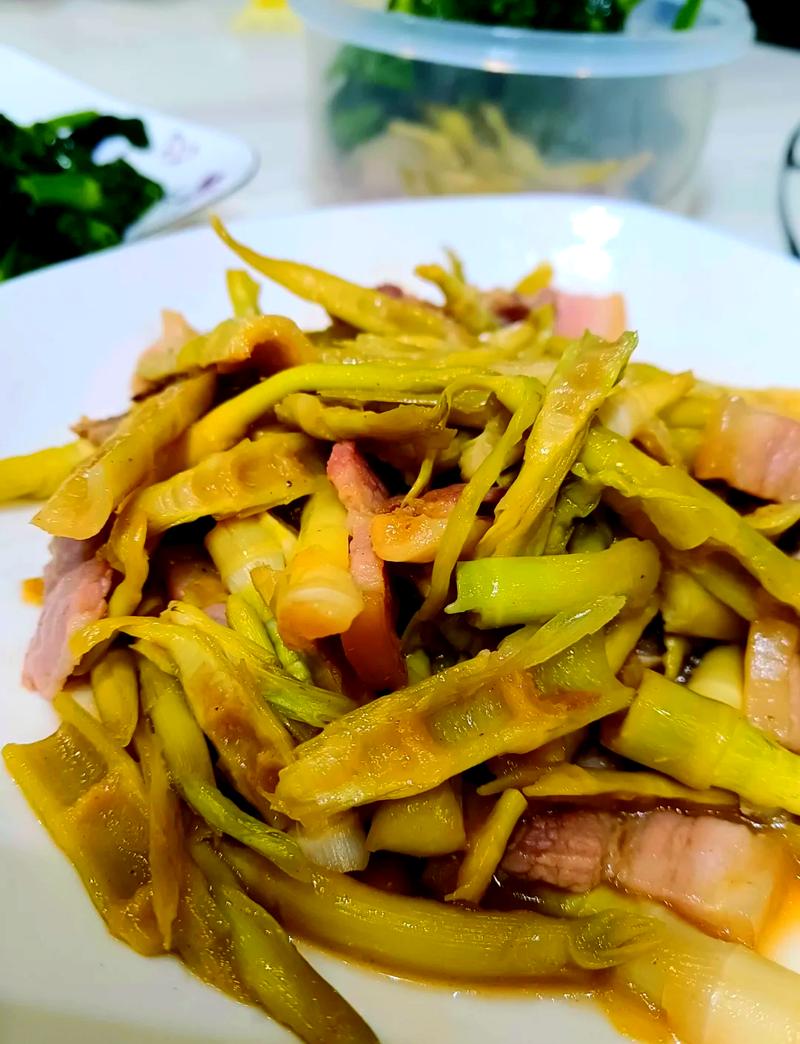 河边的芦苇笋可以吃吗有毒吗?河边的芦苇笋可以吃吗有毒吗图片