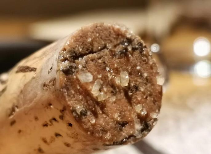 葡萄酒有大块沉淀物?葡萄酒有大块沉淀物是什么