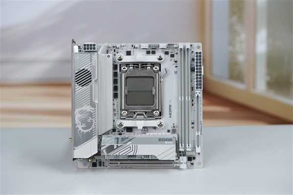 支持10000MT/s内存！微星MPG X870I EDGE TI EVO WIFI主板图赏