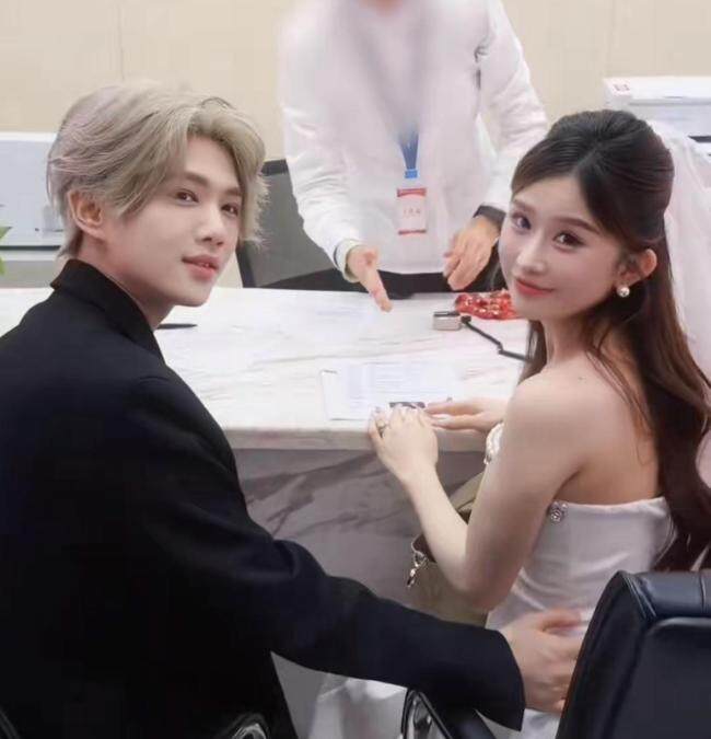 网红鹿哈领证结婚,曾自曝7个月赚3500万,鹿晗被波及 撞脸顶流引发热议