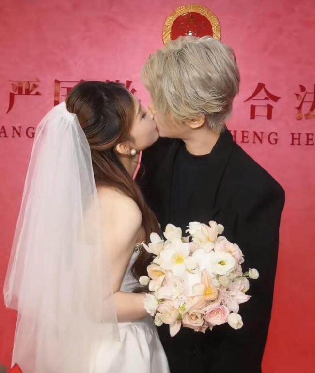 网红鹿哈领证结婚,曾自曝7个月赚3500万,鹿晗被波及 撞脸顶流引发热议