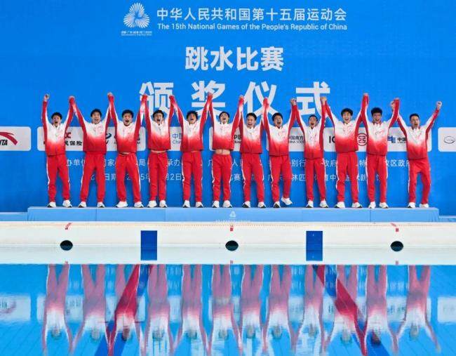 全红婵帮师兄带娃 暖心一幕引关注