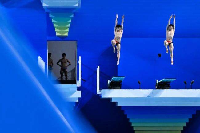 全红婵帮师兄带娃 暖心一幕引关注