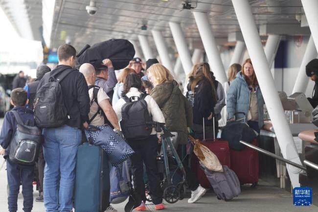 创纪录停摆严重冲击美国航空安全 航班延误激增