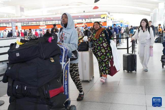 创纪录停摆严重冲击美国航空安全 航班延误激增