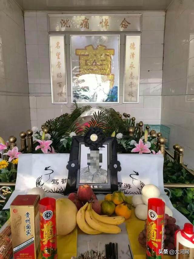 女子帮儿子带娃遭邻居杀害 无妄之灾引发关注