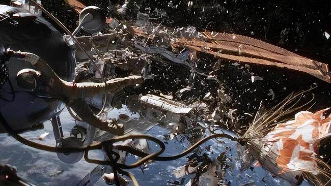 专家解读神二十疑遭碎片撞击 太空垃圾威胁凸显