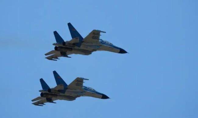 战机编队昼夜鏖战 硬核训练照片曝光 锤炼空战硬功