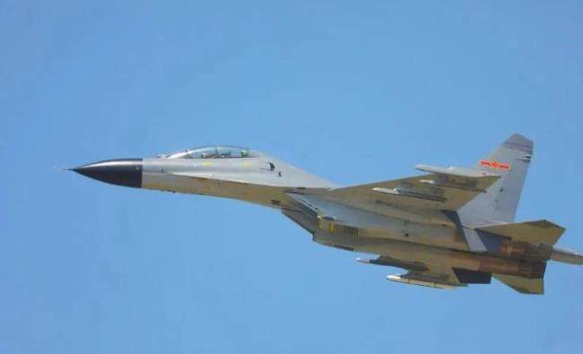 战机编队昼夜鏖战 硬核训练照片曝光 锤炼空战硬功