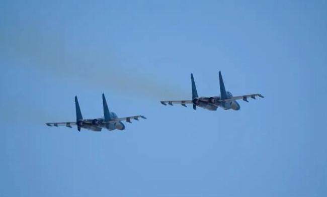 战机编队昼夜鏖战 硬核训练照片曝光 锤炼空战硬功