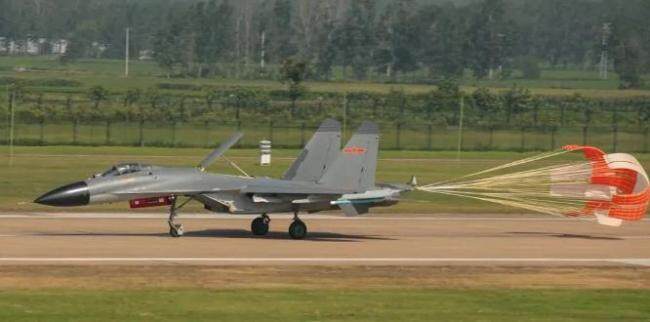 战机编队昼夜鏖战 硬核训练照片曝光 锤炼空战硬功