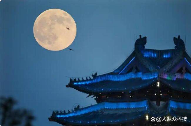 超级月亮直拍 绝美夜空刷屏社交平台