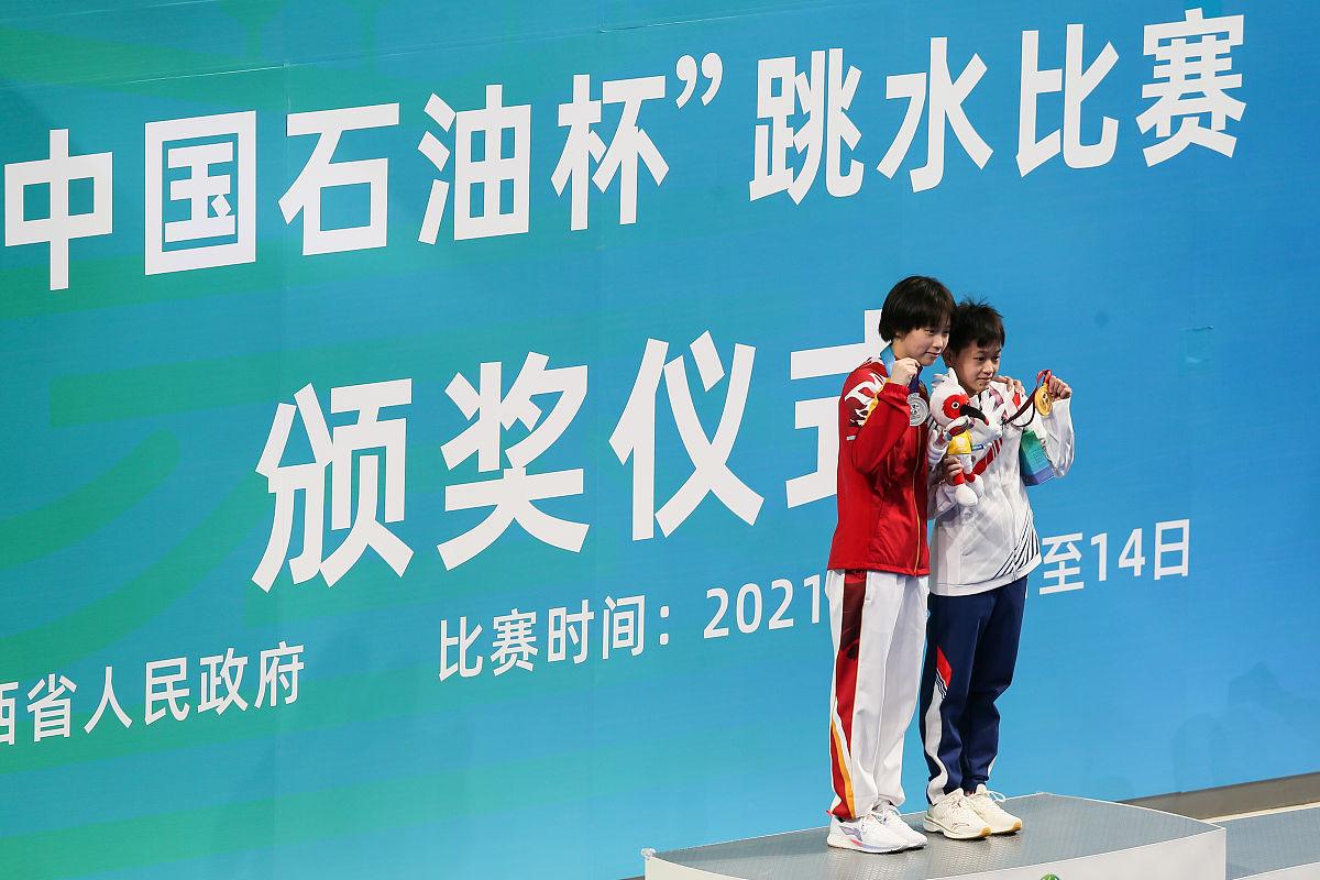 水花消失术巅峰对决:全红婵陈芋汐张家齐同台演绎十米台传奇