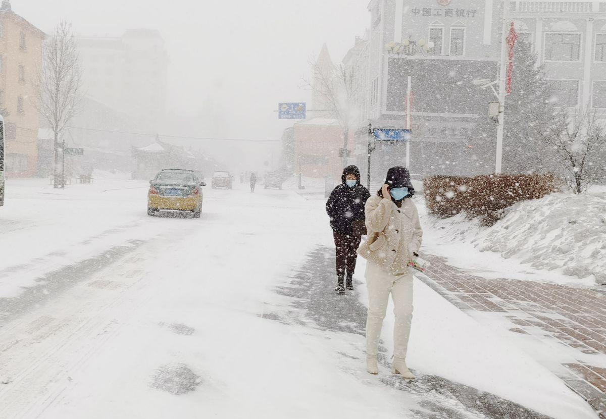 乌鲁木齐暴雪破极值:一场刷新60年纪录的白色较量