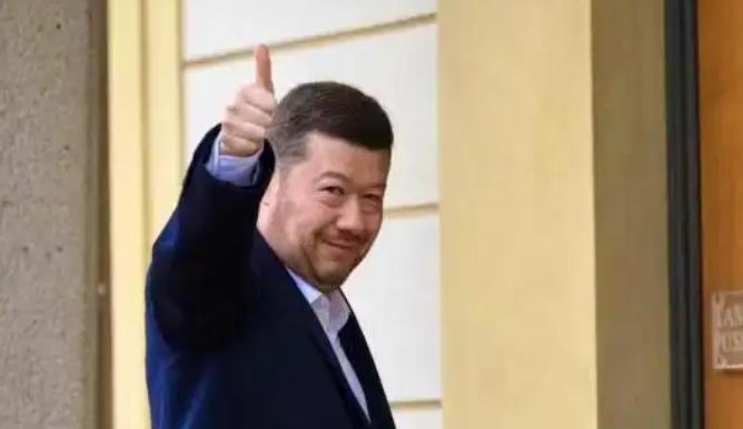 捷克政坛新篇章:冈村富夫当选众议院主席的变革信号