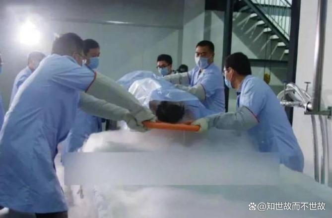 中国首例冷冻人第八年:液氮罐中的妻子与现实世界的丈夫