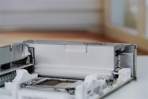 支持10000MT/s内存！微星MPGX870IEDGETIEVOWIFI主板图赏(图7)