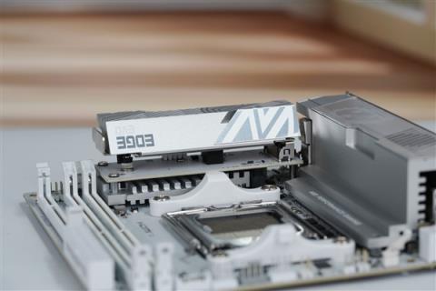 支持10000MT/s内存！微星MPGX870IEDGETIEVOWIFI主板图赏(图12)