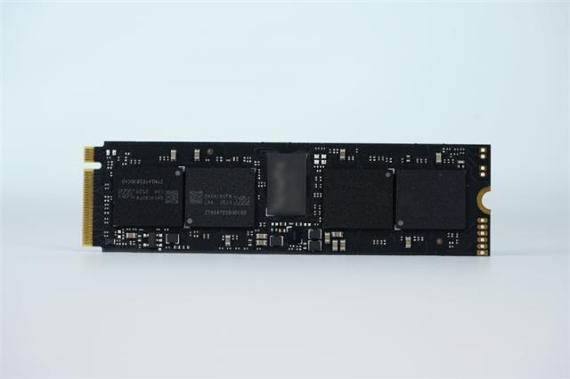无散热也能满血!长江存储致态小翼e71TBSSD评测:原厂品质保障下的性价比王者(图3)