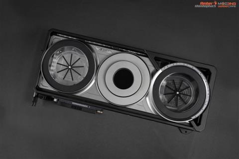 保留显卡原设计:水冷与ROG夜神RTX5090/5080融为一体!管线全隐藏(图1)