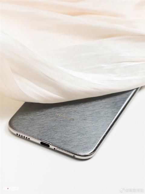 4199元起！华为Mate70Air图赏抢先看：金丝银锦配色很抢眼 一眼高端(图6)