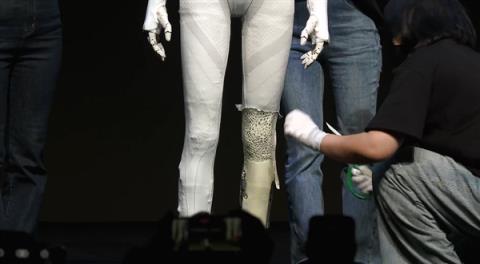 打破质疑！小鹏直播剪开机器人IRON外衣：里面不是真人(图2)