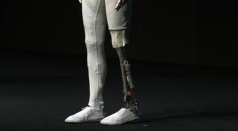 打破质疑！小鹏直播剪开机器人IRON外衣：里面不是真人(图4)