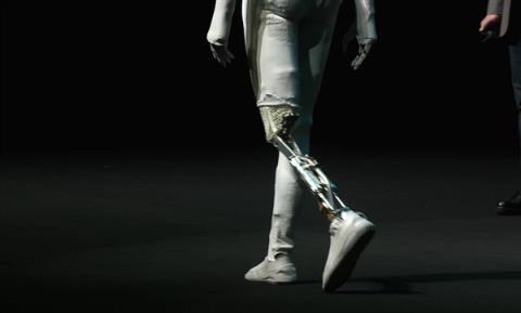 打破质疑！小鹏直播剪开机器人IRON外衣：里面不是真人(图5)