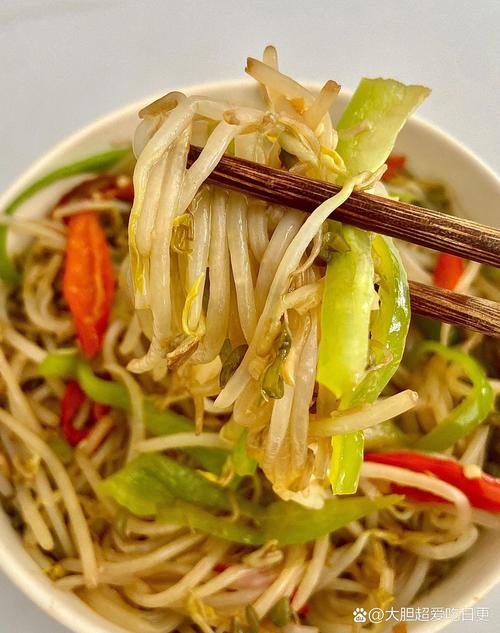 青椒炒豆芽怎么做？青椒炒豆芽怎么炒