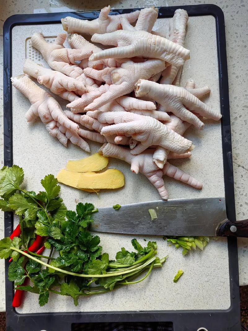 泡鸡脚做法大全窍门？泡鸡脚怎么做好吃窍门