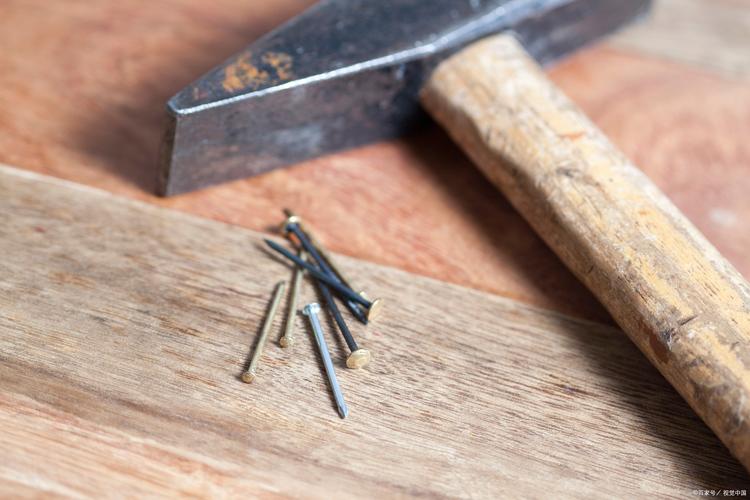 如何在钢筋混凝土墙上钉钉子?如何在混凝土墙上打钢钉