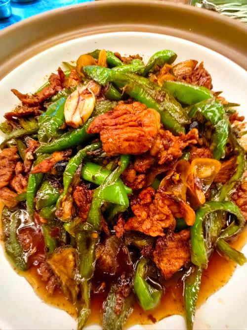 辣椒炒肉怎么炒出汁?l辣椒炒肉怎么更嫩