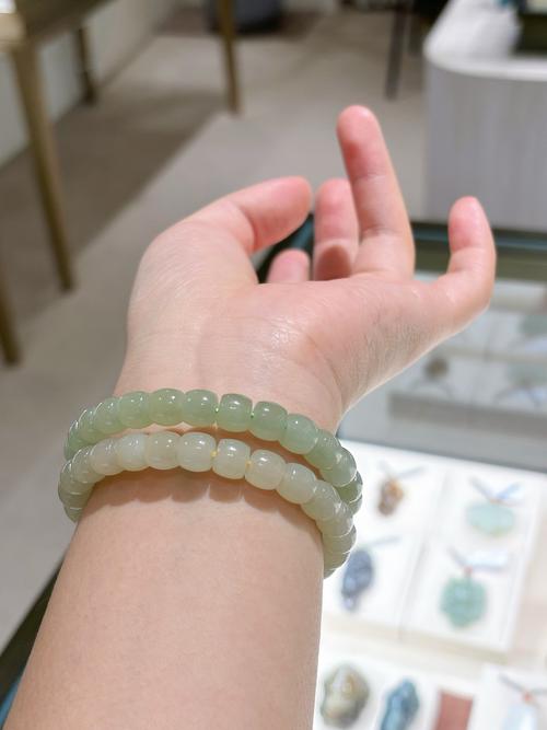 女人戴什么玉手链好？女人戴什么玉手串好