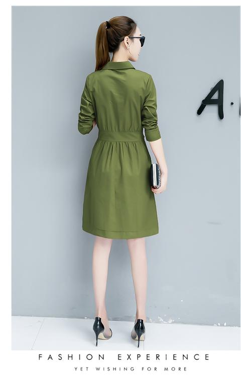 军绿色大衣配焦糖色打底衫可以吗?军绿色大衣配什么颜色的毛衣