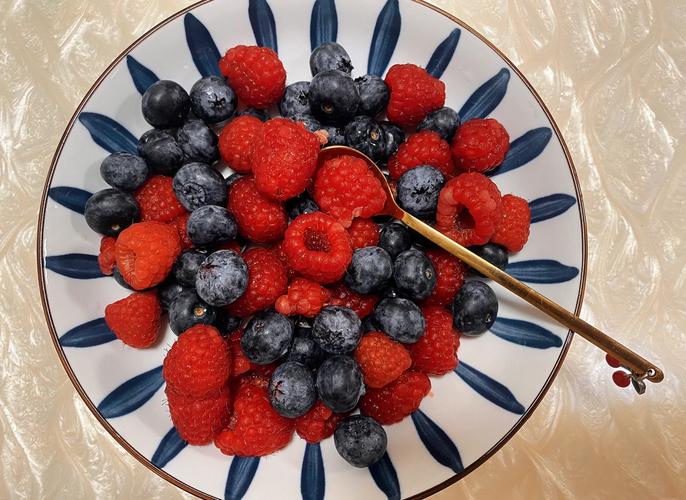 蓝莓和树莓哪个营养好?蓝莓和树莓哪个营养好一点