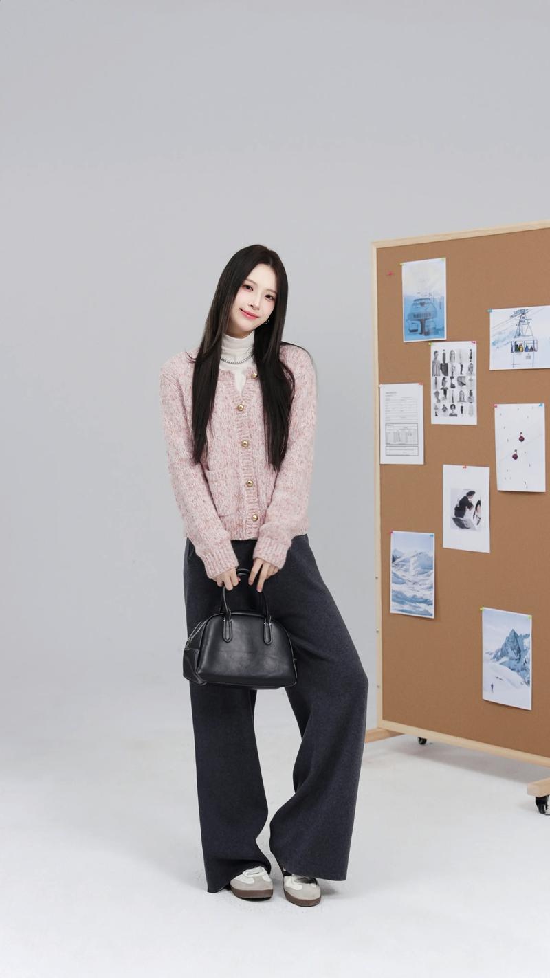 藕粉色衣服怎么搭配?藕粉色衣服搭配什么颜色围巾