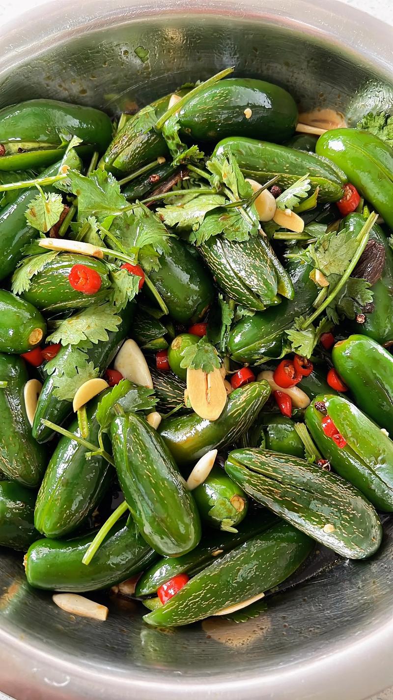 怎样腌咸菜好吃又放时间长窍门?怎么腌咸菜又脆又好吃窍门