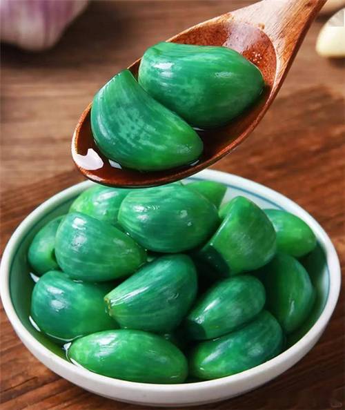 醋泡蒜为什么会变绿色能吃吗?醋泡蒜为什么变成绿色