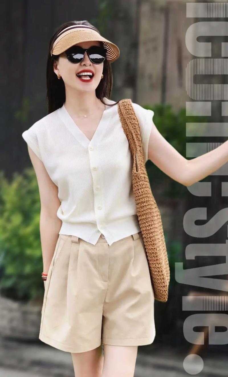 卡其色五分短裤配什么短袖女孩？卡其色短裤搭什么短袖