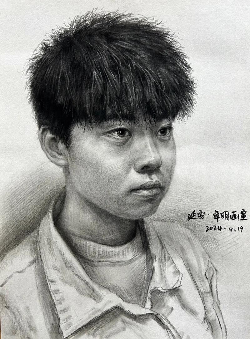 炭笔素描头像如何深入?炭笔素描人像