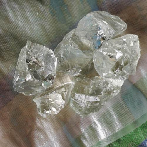 天然玻璃是不是矿物?天然玻璃有价值吗