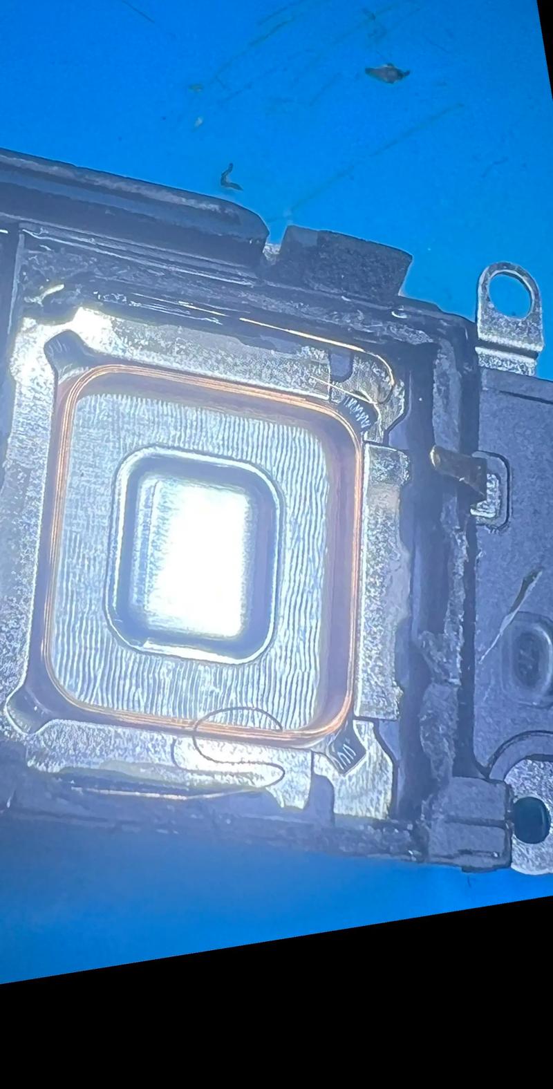 苹果手机扬声器进水是不是就坏了？苹果手机扬声器进水有杂音