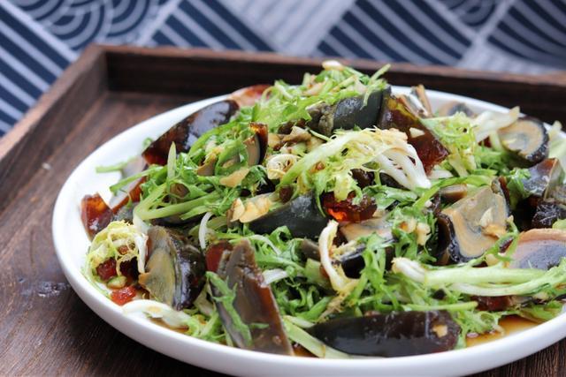 苦菊拌皮蛋饭店做法?苦菊拌皮蛋饭店做法图片