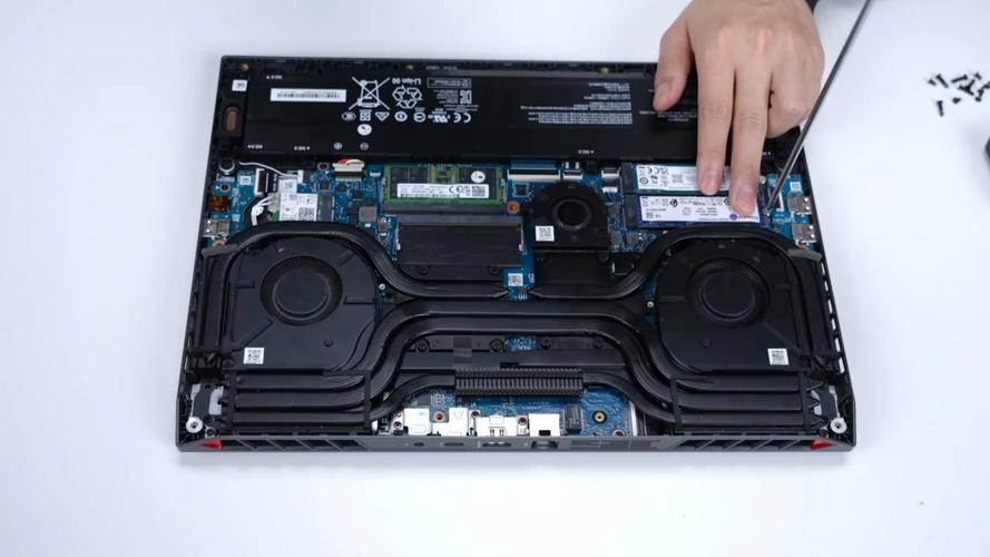 电脑内存条如何拆？拆解时要注意什么？