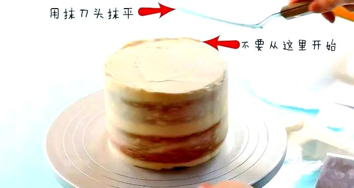怎样抹平蛋糕上的奶油？如何抹平蛋糕奶油