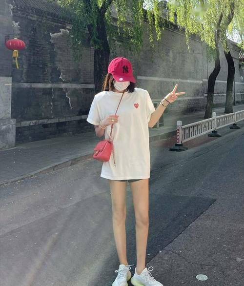 宽松的t恤该如何搭配衣服?宽松t恤怎么搭配下身图片