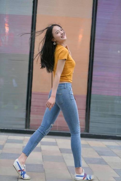 宽松的t恤该如何搭配衣服?宽松t恤怎么搭配下身图片