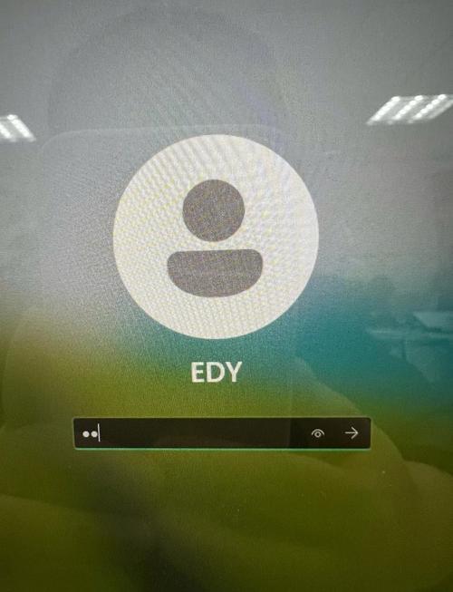 如何给电脑设置屏保？如何设置屏保密码？