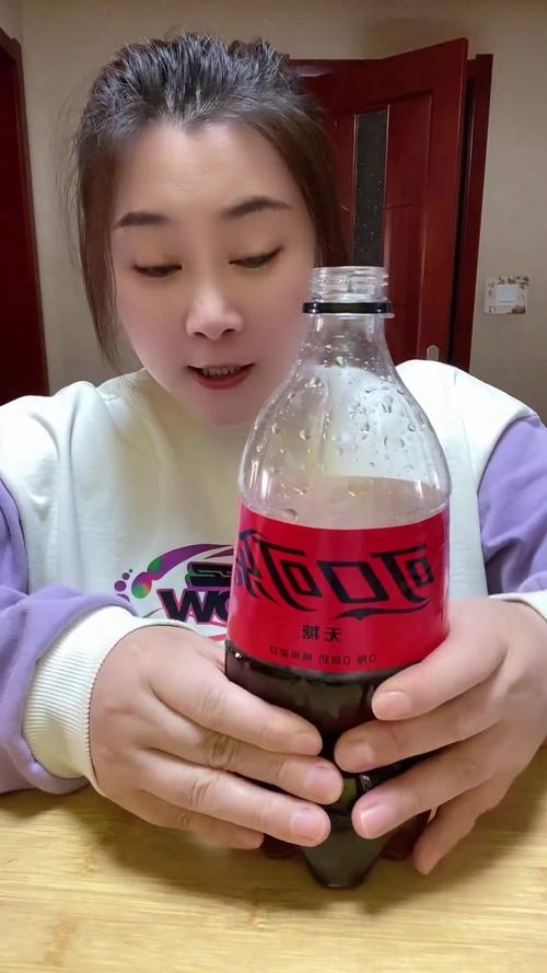 可乐的里的气怎样加去的?怎么把可乐的气放走