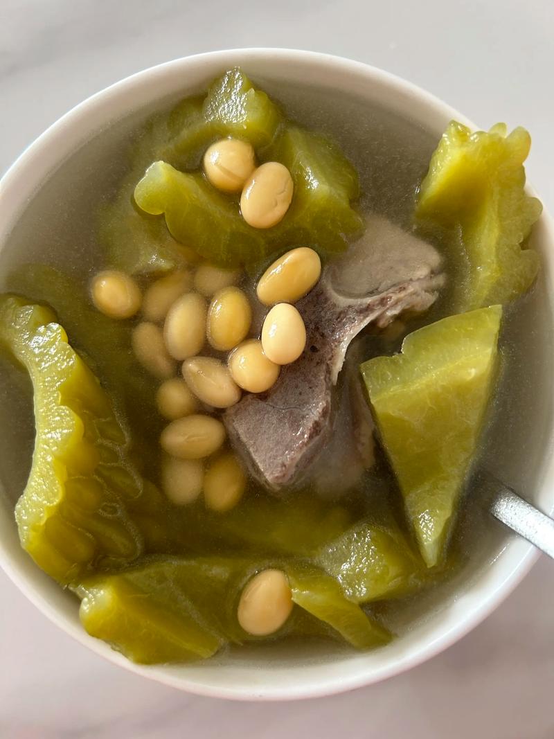 猪心苦瓜汤做法大全？猪心跟苦瓜可以一起吃吗